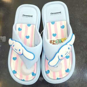 Brand New Sanrio Cinnamoroll Blue Heart Slippers Size: US 7